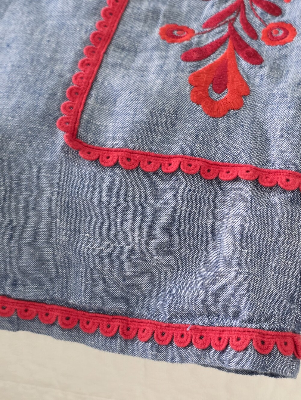 Boden Chambrey Linen Blue Embroidered Shift Dress with Red Floral Accents US 4 - Picture 16 of 16